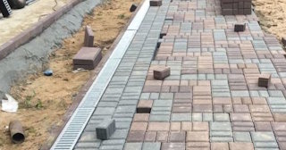 Профессиональная укладка плитки на улице в Находке в октябре