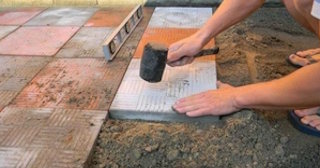 Укладка тротуарной плитки на основание в Находке в октябре
