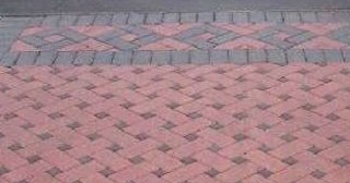 Укладка тротуарной плитки на старое бетонное основание в Находке в октябре