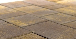 Укладка тротуарной плитки на цементное основание в Находке от 825 руб.