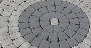 Профессиональная укладка клинкерной брусчатки в Находке в октябре