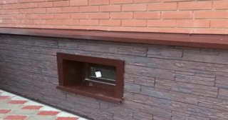 Облицовка цоколя панелями под камень в Находке в октябре
